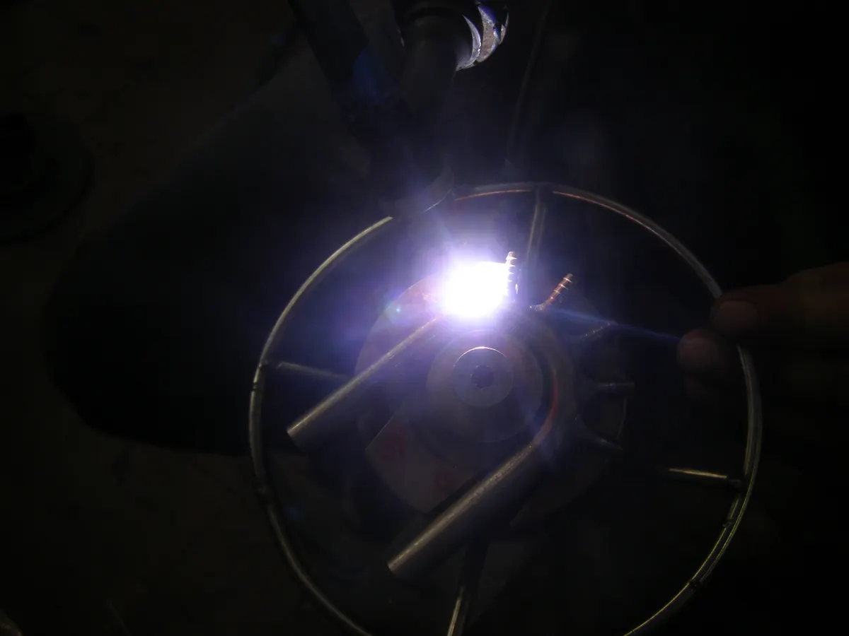 Saldatura TIG di una ruota a raggi in metallo